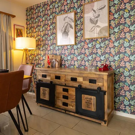 Chic And Cozy In With Free Parking Daire